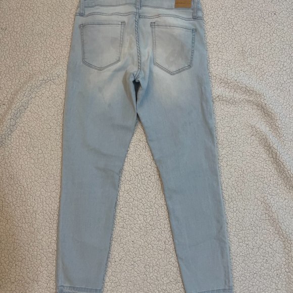Aeropostale light wash cropped jeggings - womens size 6, light wash, distressed - Picture 3 of 4
